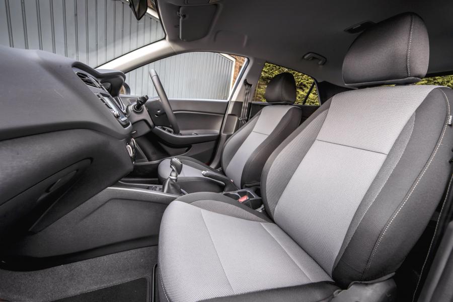 Интерьер Hyundai i20 Play (IB) 2019 года  (UK) (фото 20 из 42)